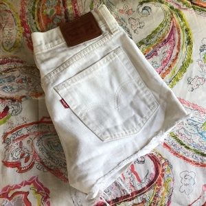 white Levi 501 denim shorts size 25